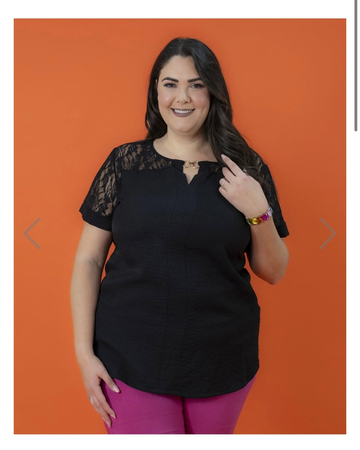 Maglia carré pizzo